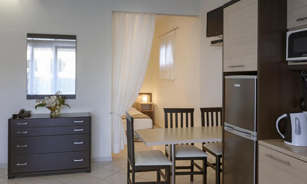 Yolanda Studios Paralia Agias Foteinis Номер фото
